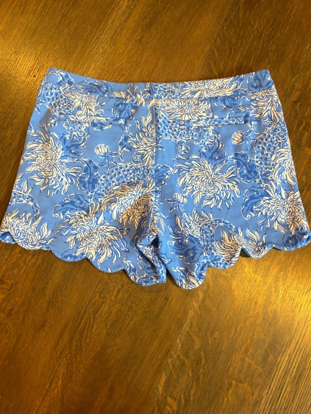 Lilly Pulitzer Scallop Hem Shorts - Picture 2 of 5